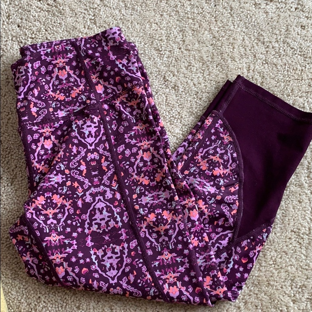 Cropped/Capri purple workout leggings